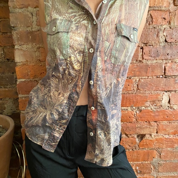 Authentic Vintage D&G Camo Button Up Tank - Picture 4 of 7